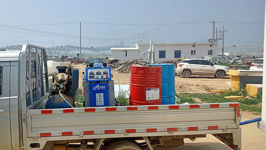 專業(yè)養(yǎng)殖場小型保溫噴涂機(聚氨酯發(fā)泡機)-京華邦威 專業(yè)養(yǎng)殖場小型保溫噴涂機(聚氨酯發(fā)泡機)-京華邦威