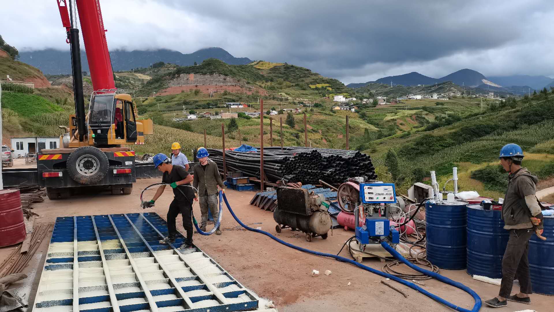 京華邦威發泡保溫現場施工 京華邦威發泡保溫現場施工